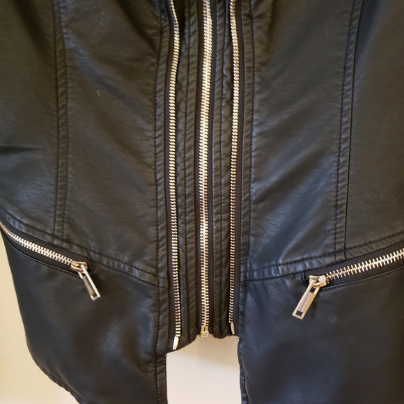 🌼FAUX LEATHER JACKET🌼 - Picture 4 of 10